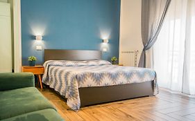 Hub Ferroviario - 12 Posti Letto Per Il Tuo Gruppo A Napoli Con Wifi E Netflix