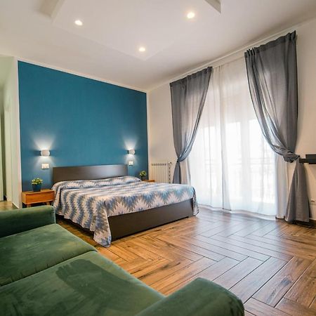 Hub Ferroviario - 12 Posti Letto Per Il Tuo Gruppo A Napoli Con Wifi E Netflix Bed and Breakfast Buitenkant foto