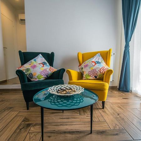 Hub Ferroviario - 12 Posti Letto Per Il Tuo Gruppo A Napoli Con Wifi E Netflix Bed and Breakfast Buitenkant foto