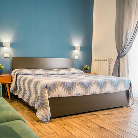Hub Ferroviario - 12 Posti Letto Per Il Tuo Gruppo A Napoli Con Wifi E Netflix Bed and Breakfast Buitenkant foto