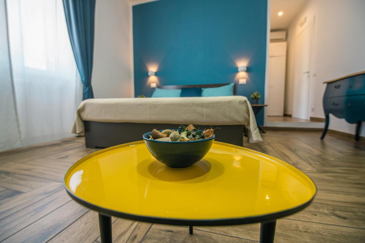 Hub Ferroviario - 12 Posti Letto Per Il Tuo Gruppo A Napoli Con Wifi E Netflix Bed and Breakfast Buitenkant foto