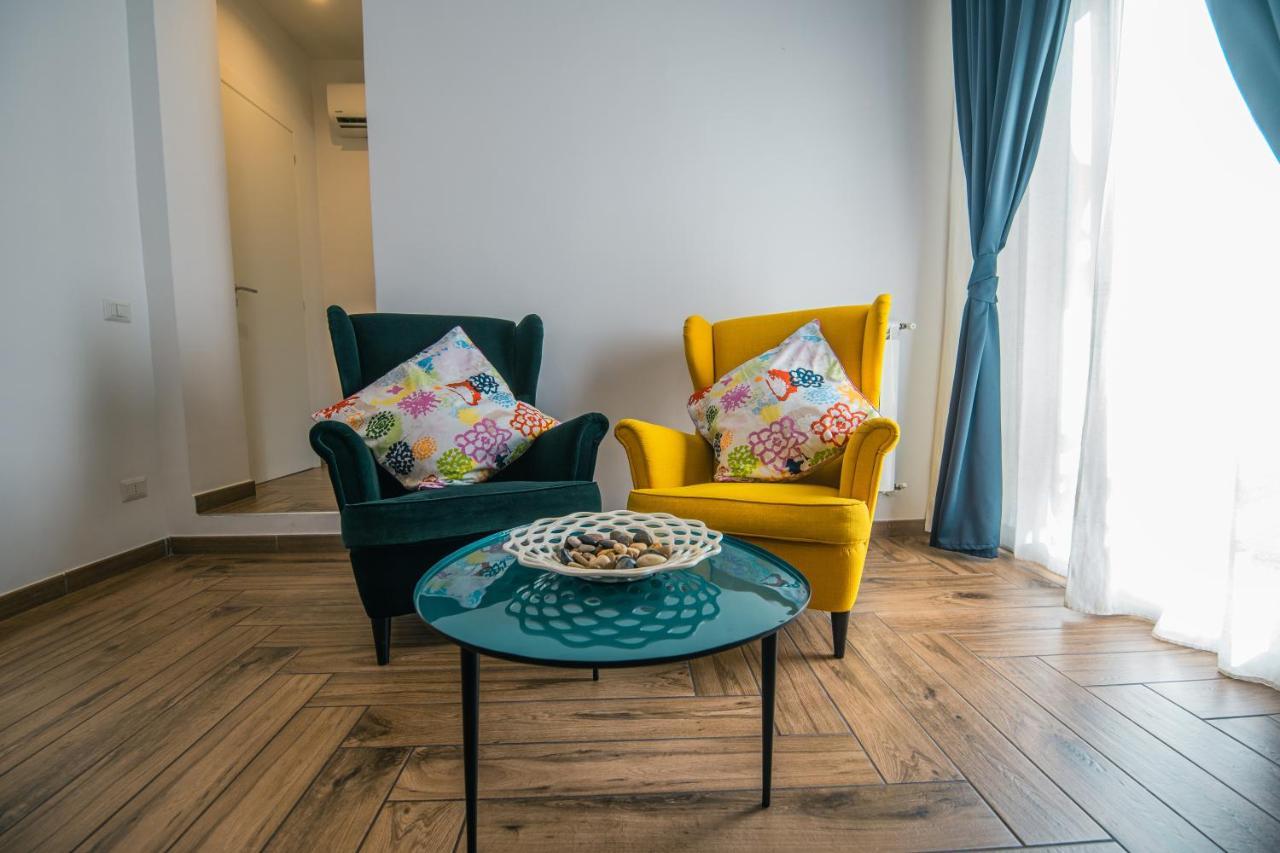 Hub Ferroviario - 12 Posti Letto Per Il Tuo Gruppo A Napoli Con Wifi E Netflix Bed and Breakfast Buitenkant foto