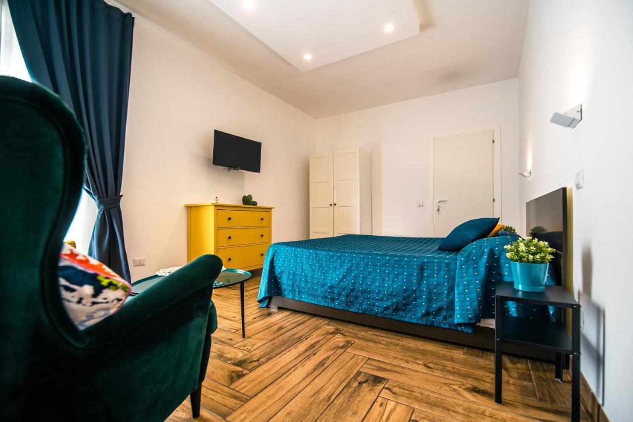 Hub Ferroviario - 12 Posti Letto Per Il Tuo Gruppo A Napoli Con Wifi E Netflix Bed and Breakfast Buitenkant foto