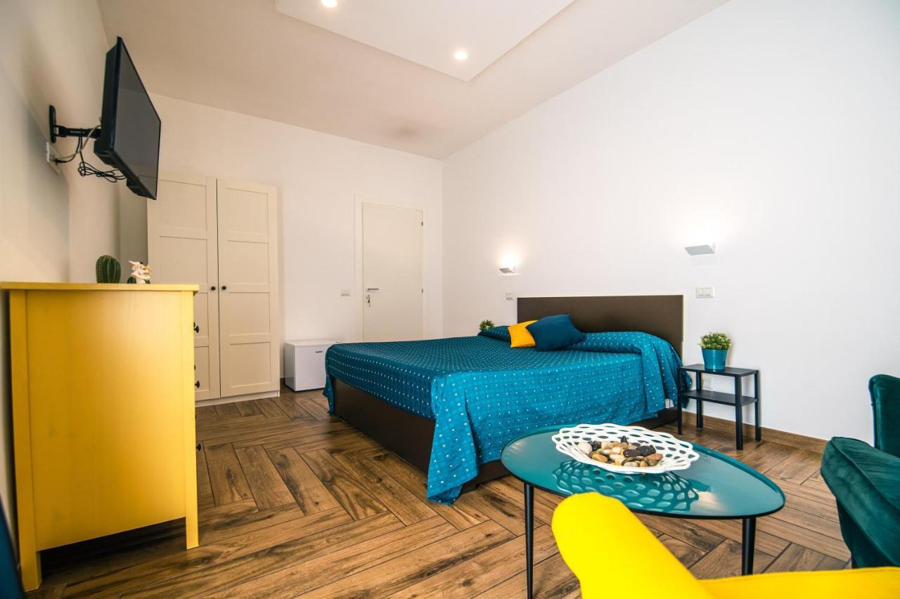 Hub Ferroviario - 12 Posti Letto Per Il Tuo Gruppo A Napoli Con Wifi E Netflix Bed and Breakfast Buitenkant foto
