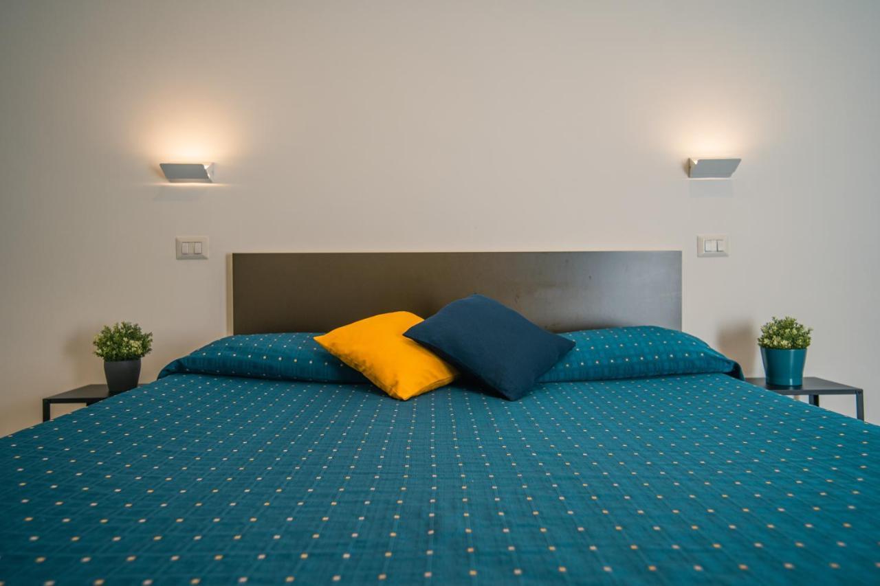 Hub Ferroviario - 12 Posti Letto Per Il Tuo Gruppo A Napoli Con Wifi E Netflix Bed and Breakfast Buitenkant foto