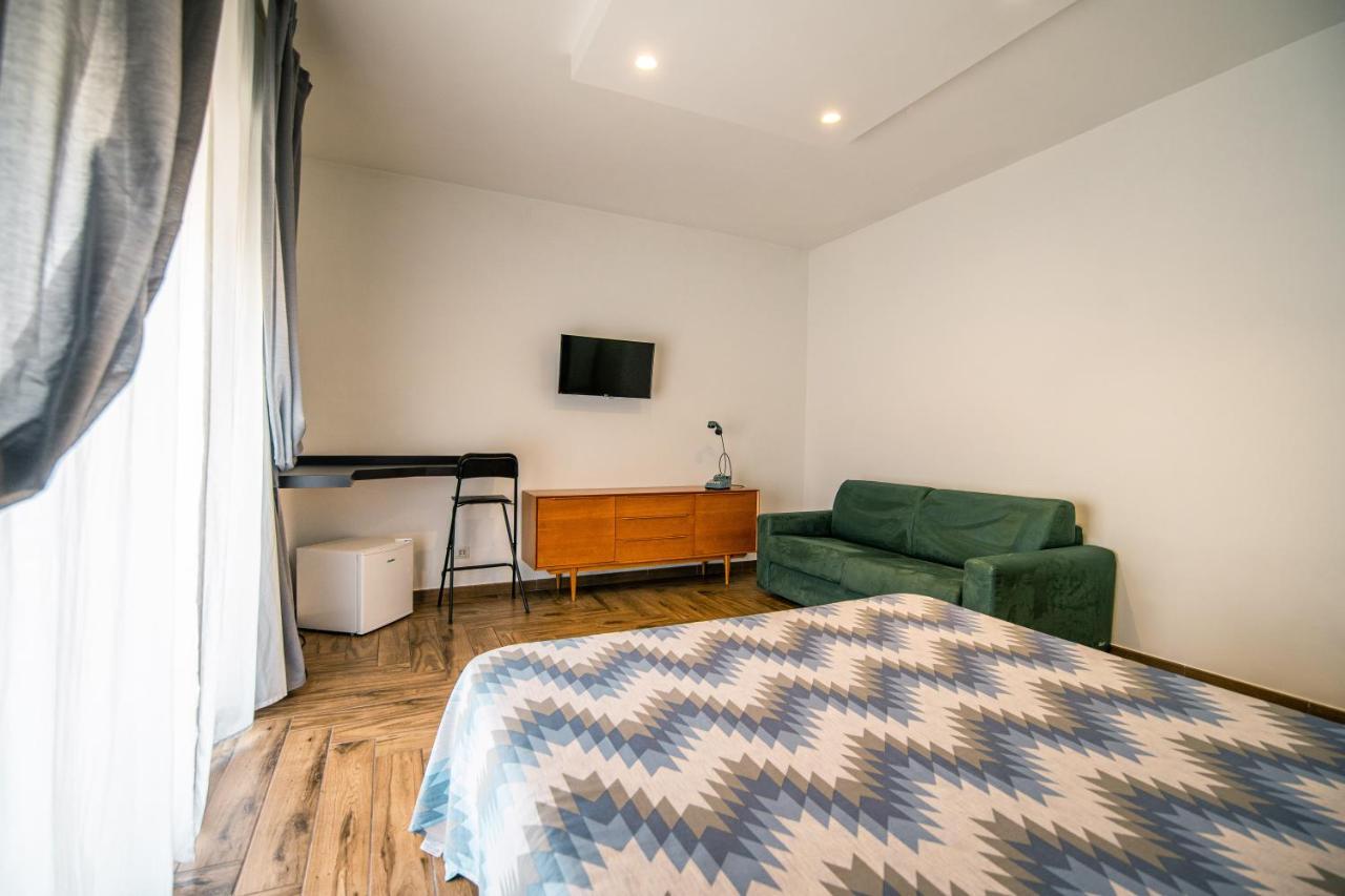Hub Ferroviario - 12 Posti Letto Per Il Tuo Gruppo A Napoli Con Wifi E Netflix Bed and Breakfast Buitenkant foto