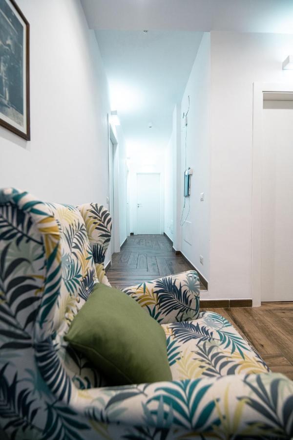 Hub Ferroviario - 12 Posti Letto Per Il Tuo Gruppo A Napoli Con Wifi E Netflix Bed and Breakfast Buitenkant foto