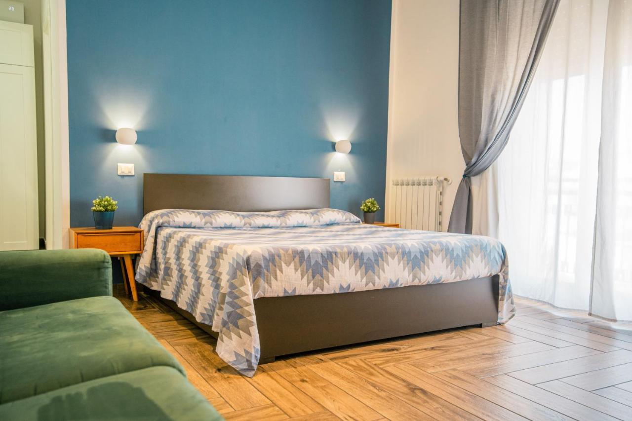Hub Ferroviario - 12 Posti Letto Per Il Tuo Gruppo A Napoli Con Wifi E Netflix Bed and Breakfast Buitenkant foto