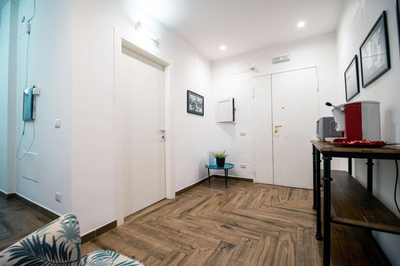 Hub Ferroviario - 12 Posti Letto Per Il Tuo Gruppo A Napoli Con Wifi E Netflix Bed and Breakfast Buitenkant foto