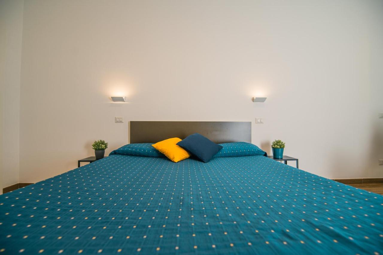 Hub Ferroviario - 12 Posti Letto Per Il Tuo Gruppo A Napoli Con Wifi E Netflix Bed and Breakfast Buitenkant foto