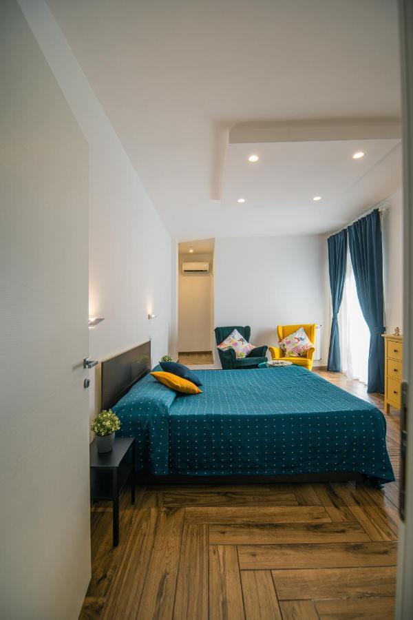 Hub Ferroviario - 12 Posti Letto Per Il Tuo Gruppo A Napoli Con Wifi E Netflix Bed and Breakfast Buitenkant foto