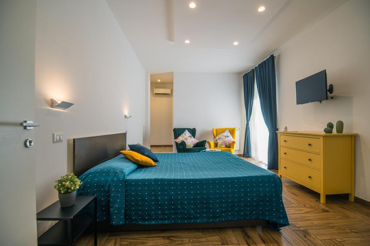 Hub Ferroviario - 12 Posti Letto Per Il Tuo Gruppo A Napoli Con Wifi E Netflix Bed and Breakfast Buitenkant foto
