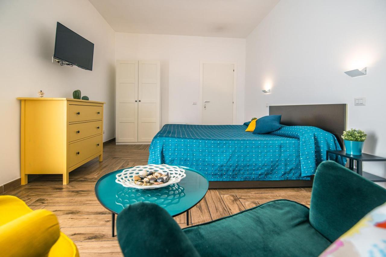 Hub Ferroviario - 12 Posti Letto Per Il Tuo Gruppo A Napoli Con Wifi E Netflix Bed and Breakfast Buitenkant foto