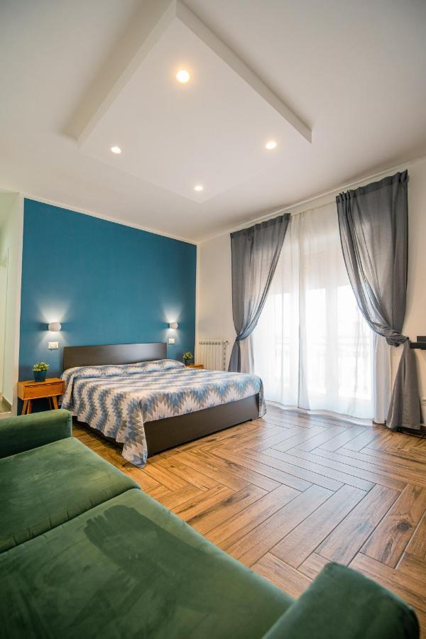Hub Ferroviario - 12 Posti Letto Per Il Tuo Gruppo A Napoli Con Wifi E Netflix Bed and Breakfast Buitenkant foto