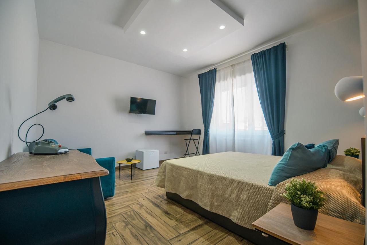 Hub Ferroviario - 12 Posti Letto Per Il Tuo Gruppo A Napoli Con Wifi E Netflix Bed and Breakfast Buitenkant foto