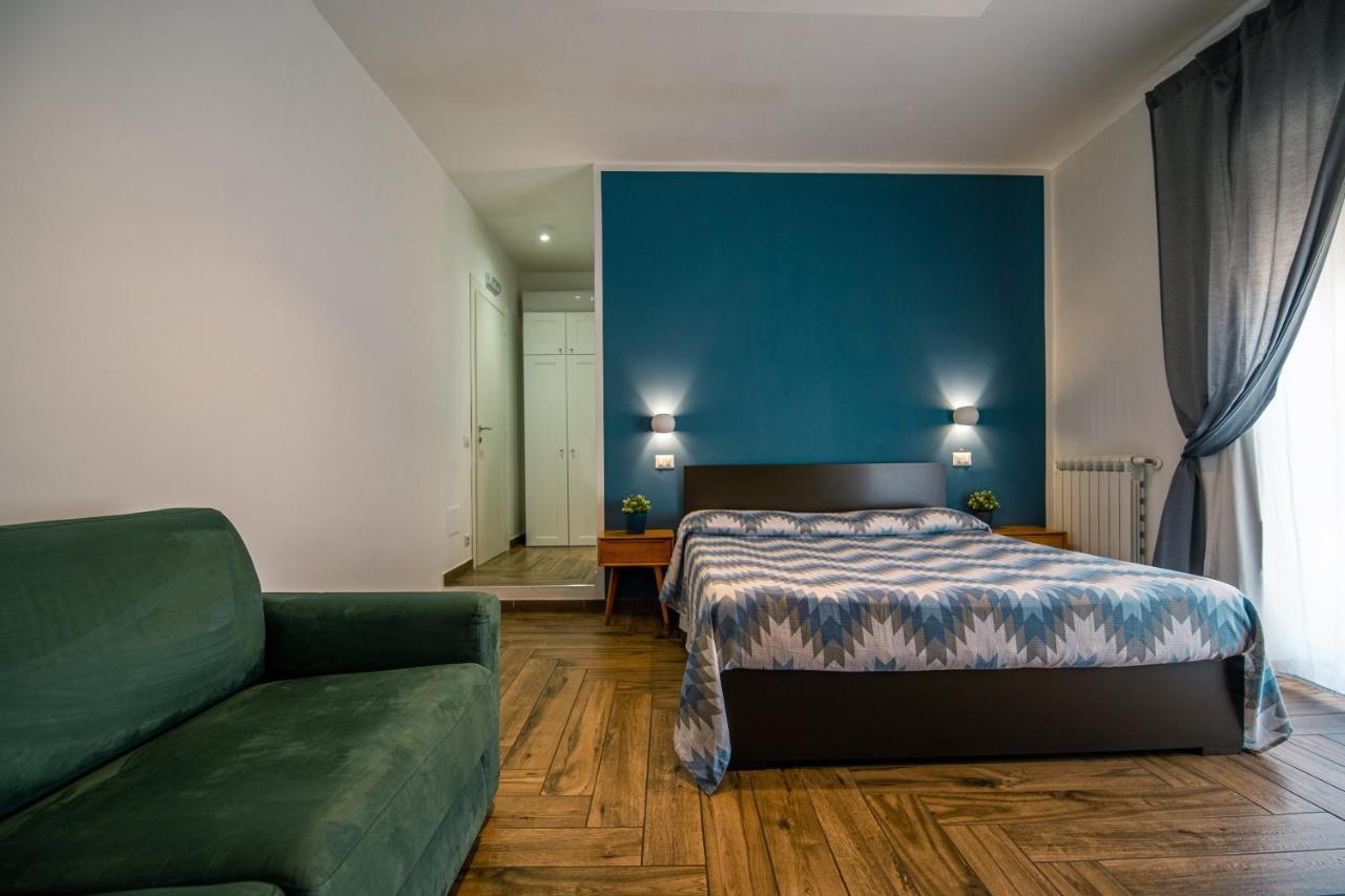 Hub Ferroviario - 12 Posti Letto Per Il Tuo Gruppo A Napoli Con Wifi E Netflix Bed and Breakfast Buitenkant foto