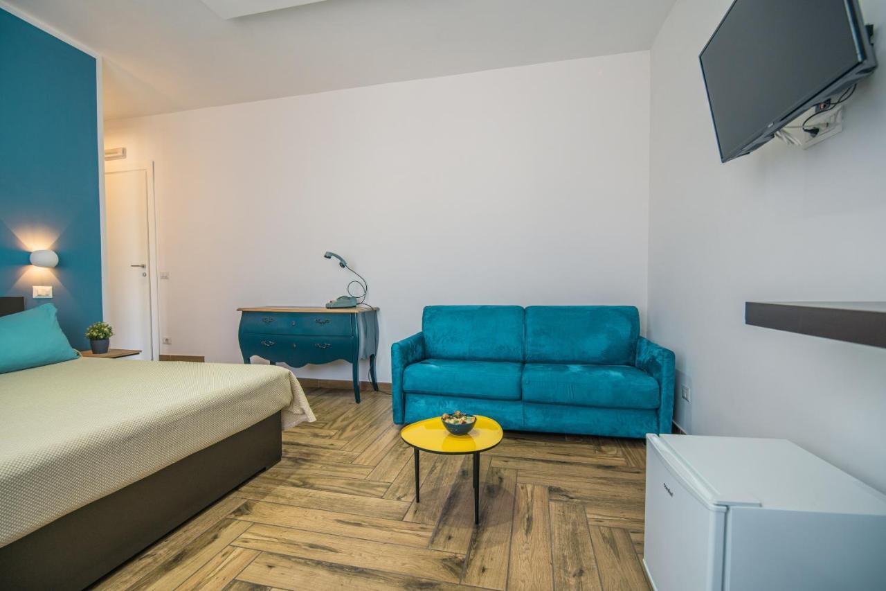 Hub Ferroviario - 12 Posti Letto Per Il Tuo Gruppo A Napoli Con Wifi E Netflix Bed and Breakfast Buitenkant foto