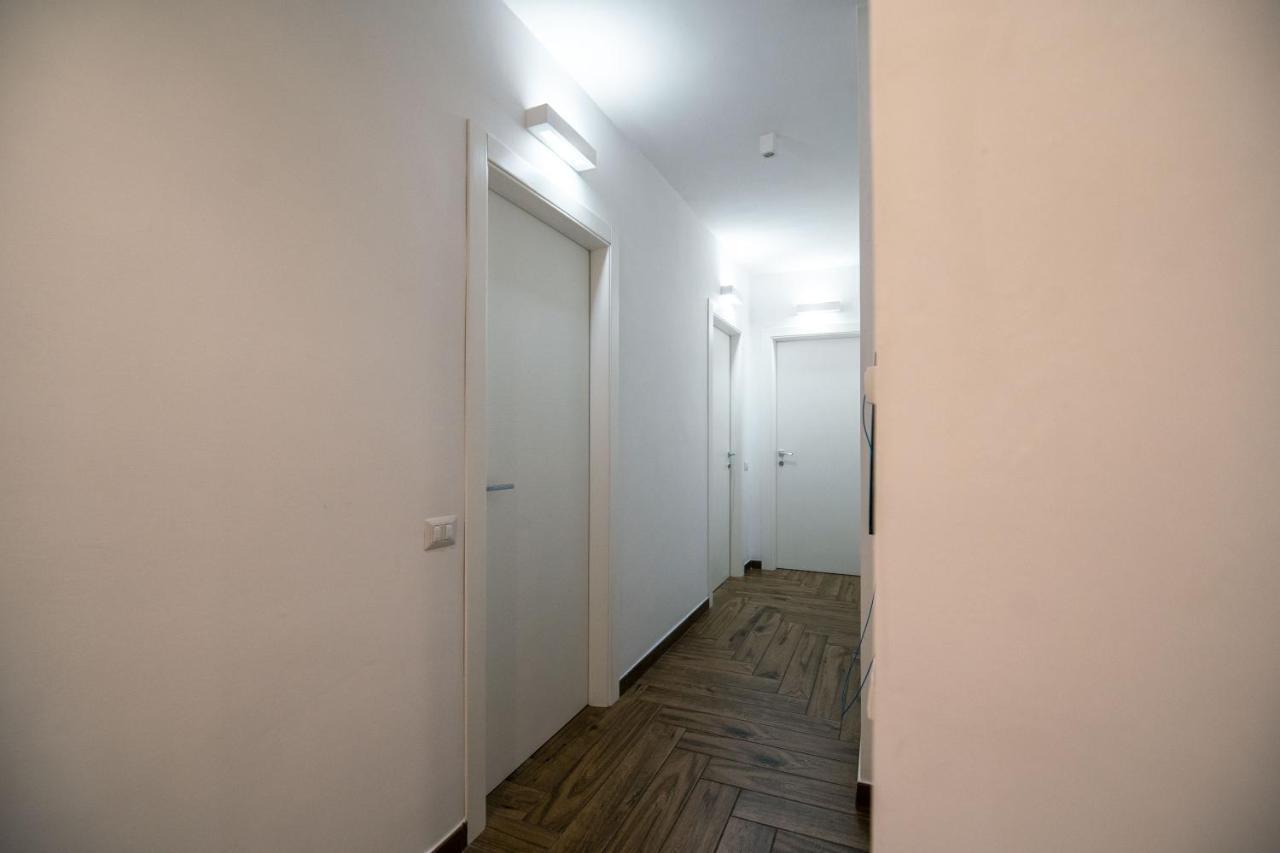 Hub Ferroviario - 12 Posti Letto Per Il Tuo Gruppo A Napoli Con Wifi E Netflix Bed and Breakfast Buitenkant foto
