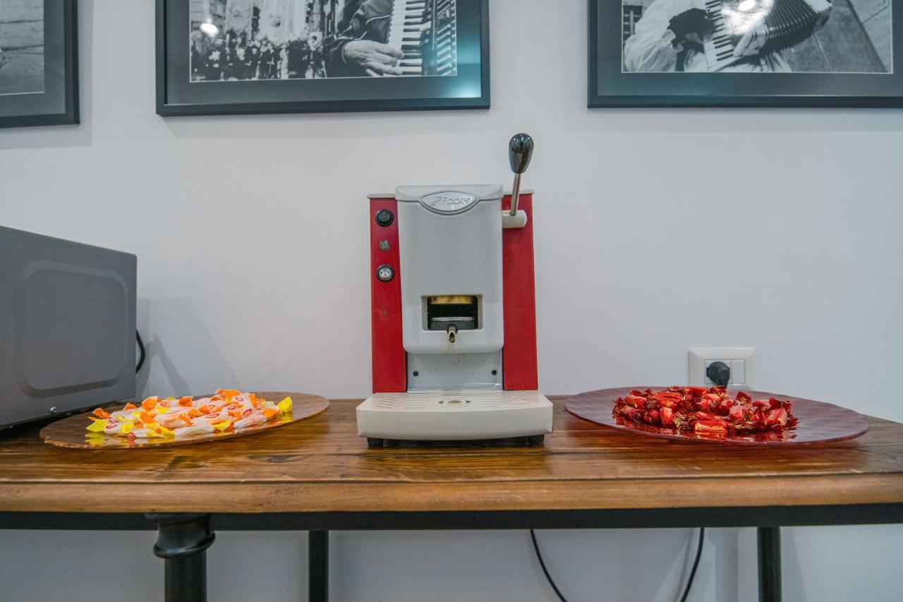 Hub Ferroviario - 12 Posti Letto Per Il Tuo Gruppo A Napoli Con Wifi E Netflix Bed and Breakfast Buitenkant foto